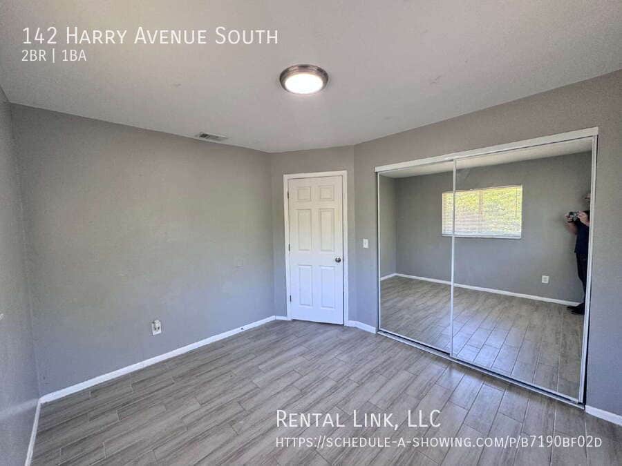 Building Photo - 142 Harry Ave S