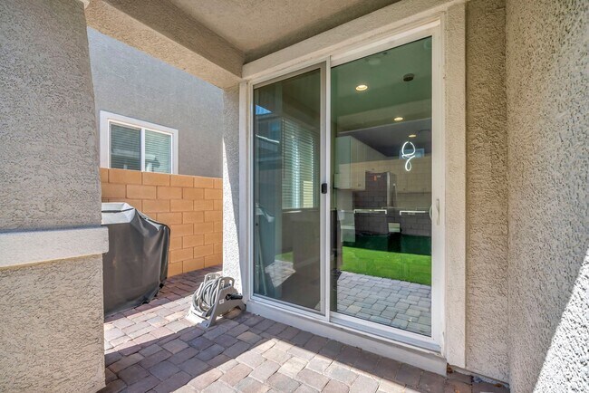 Building Photo - 688 Monroe Hl Pl