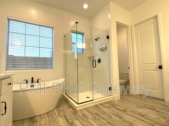 Building Photo - 2353 E Athena Ave