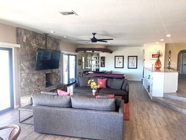 Building Photo - Golf Course Pool Home with 4 Bedrooms!