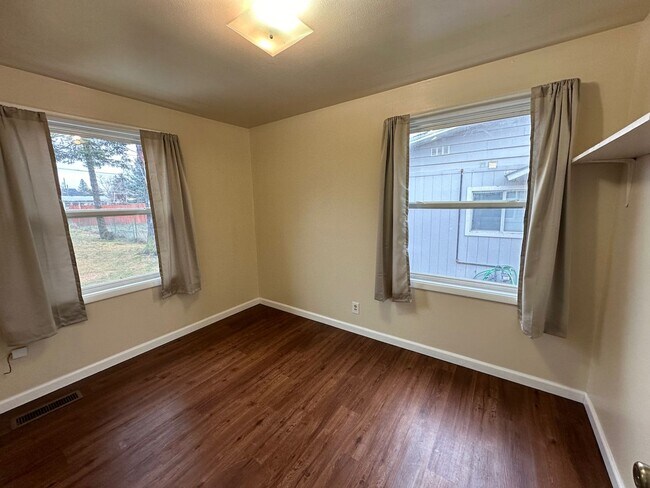 Building Photo - Cozy and Conveniently Located 2 Bed 1 Bath Spokane Home w/ Detached Garage & Heated Multipurpose ...