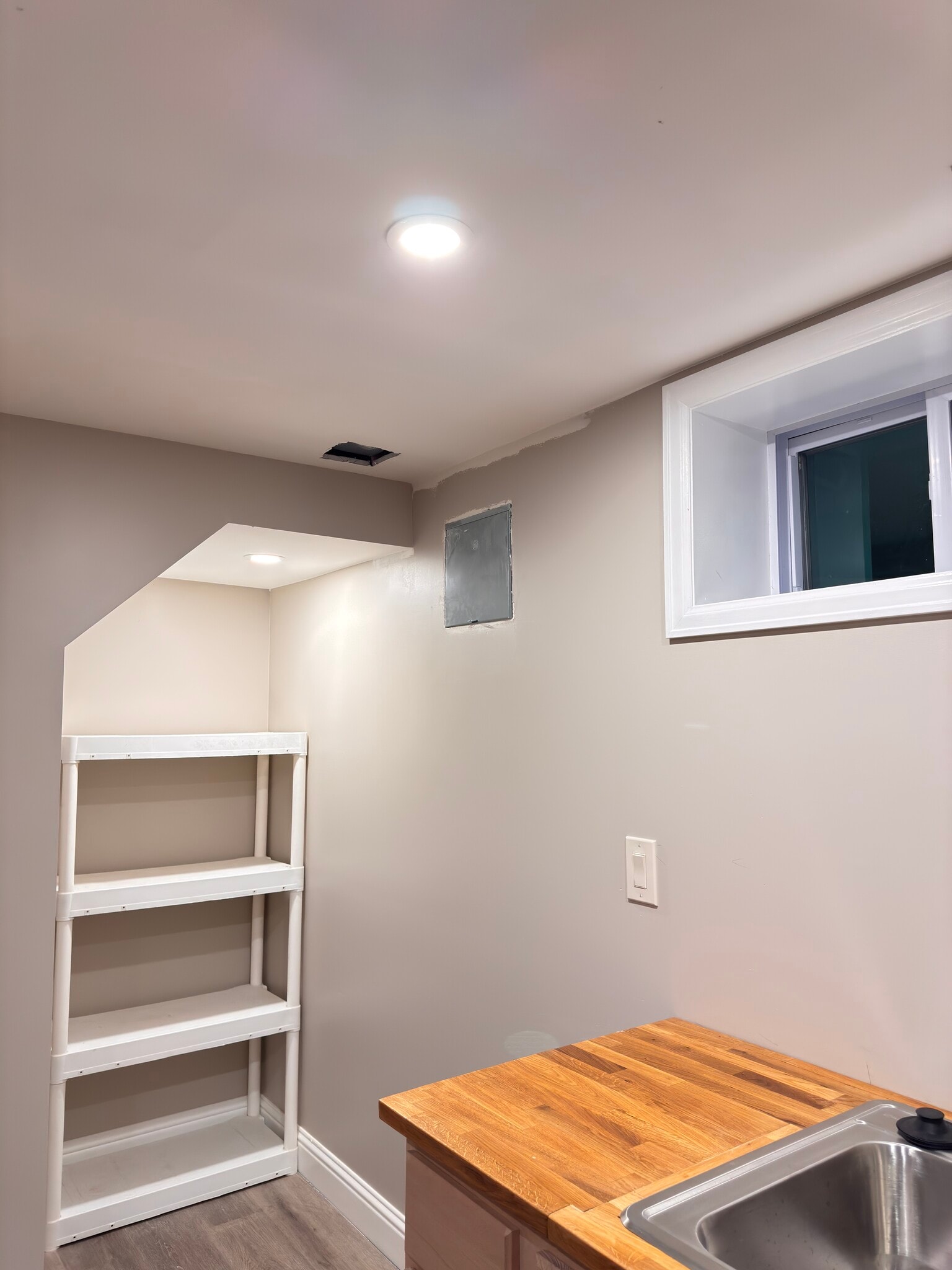 Building Photo - 8361 Circle Dr