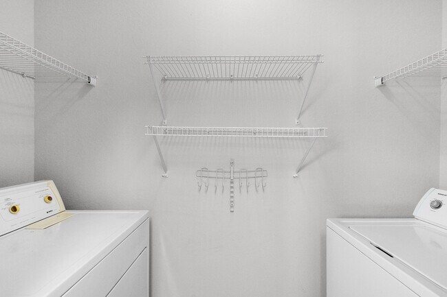 Building Photo - 558 Calen Ln