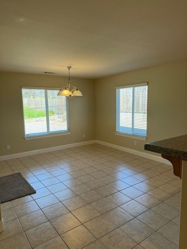 Building Photo - Beautiful 4 Bedroom in Cottonwood