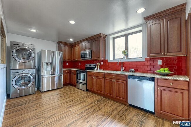 Building Photo - 91 Chestnut Ridge Rd