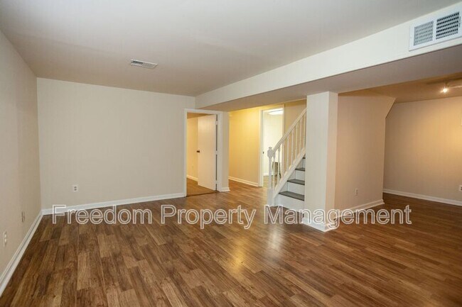 Building Photo - 5914 Ridge View Dr