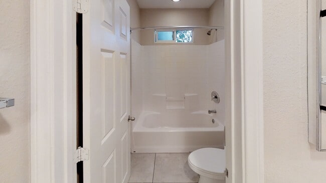 Building Photo - 6BD/3BA on College Ave!