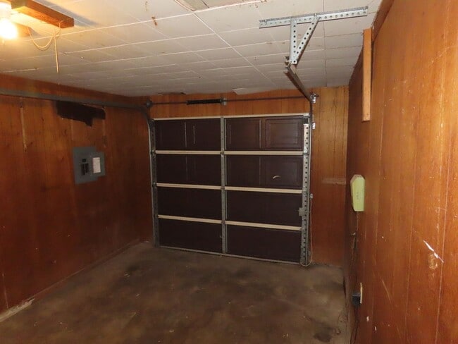 Building Photo - Lovely Updated 3 Bedroom, 2 Bath House in ...
