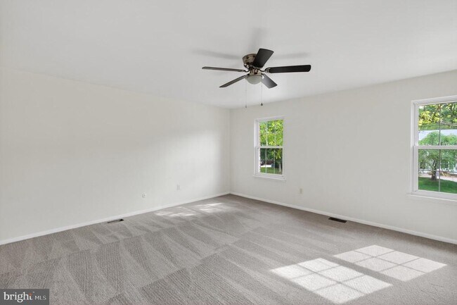 Building Photo - 1884 Forest Dr