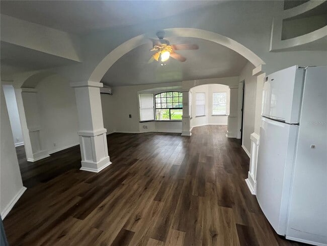 Building Photo - 5195 Countryside Ct