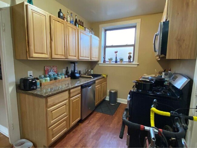 Building Photo - 1 bedroom in Chicago IL 60660