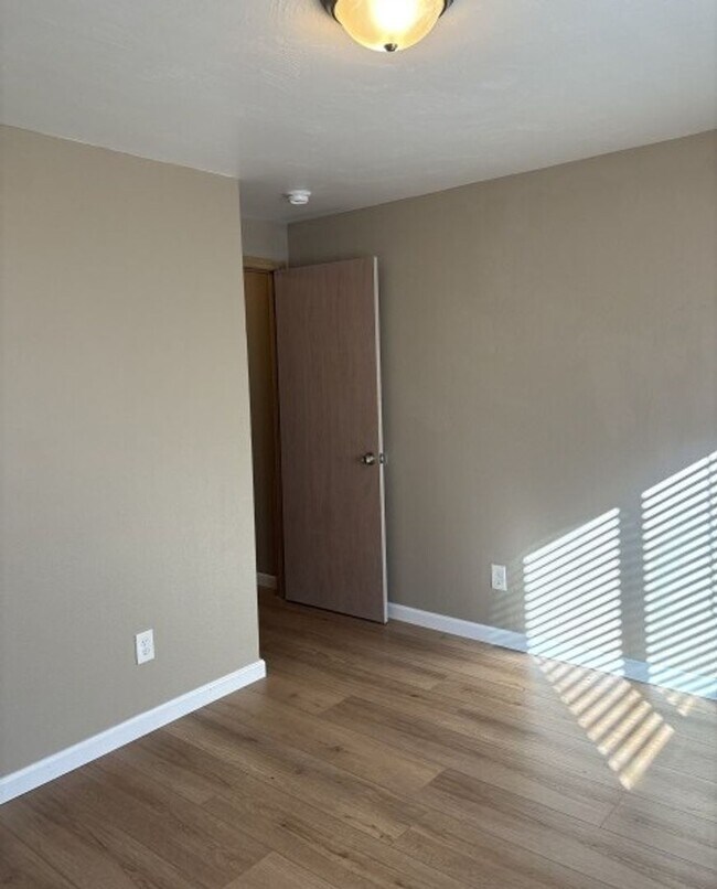 Building Photo - lenft01