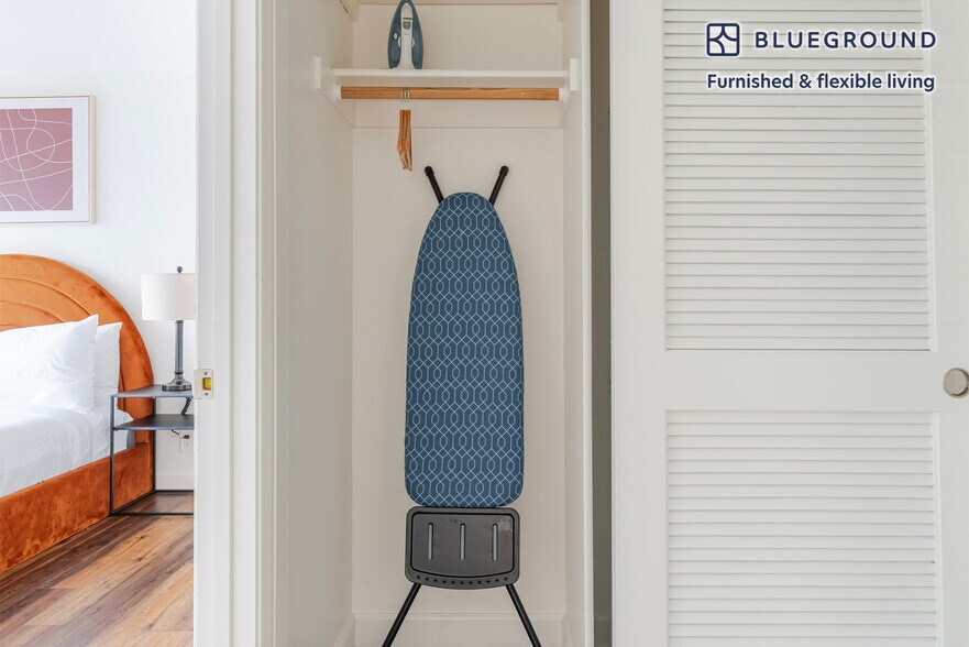 Building Photo - 900 Pepper Tree Ln