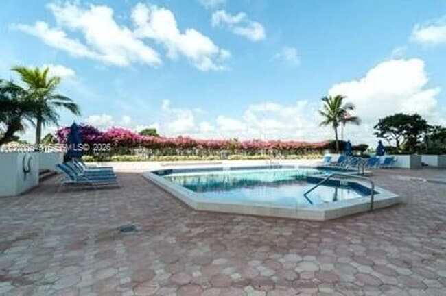 Building Photo - 5700 Collins Ave