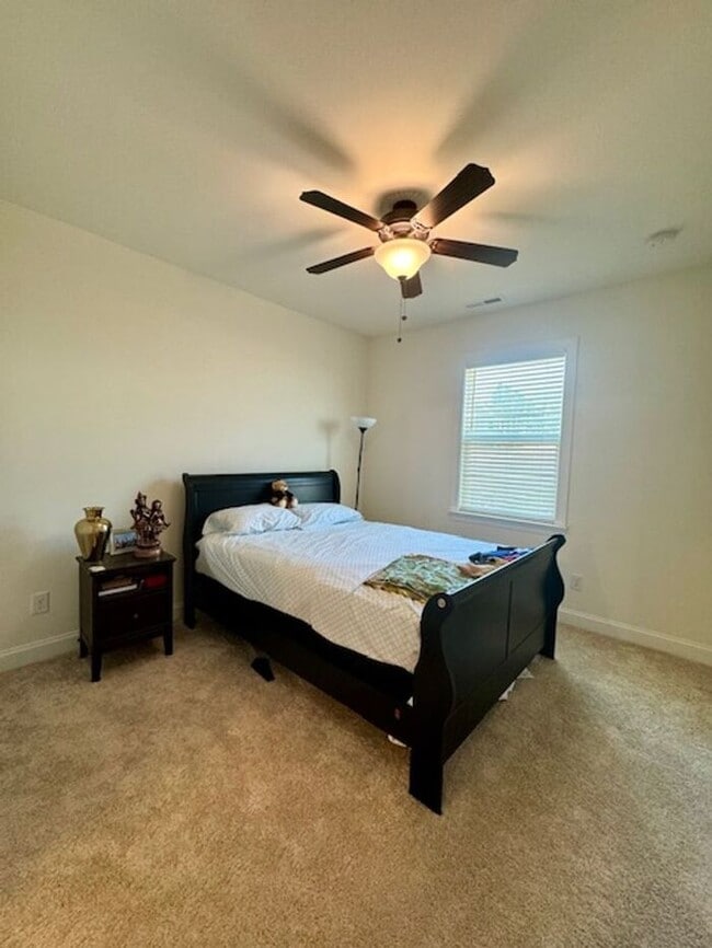 Building Photo - 5BR/4BA w/ Guest Suite + Loft in Hampton Woods