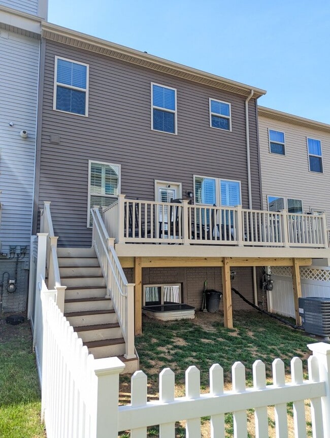 Building Photo - Gorgeous Newer Construction Home (2022) in...