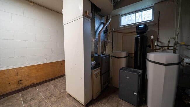 Building Photo - 92 Brentview Dr NE