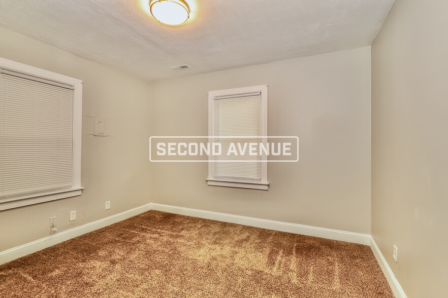 Building Photo - 3746 Kahlert Ave