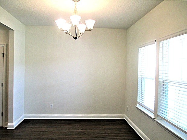 Building Photo - 913 Sunny Stroll Dr