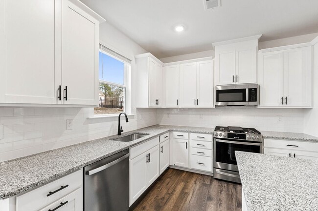 Building Photo - Chic End-Unit Townhome in Forestville Station!