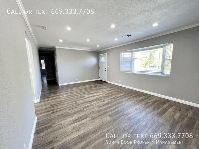 Building Photo - 3197 Bourgeois Way
