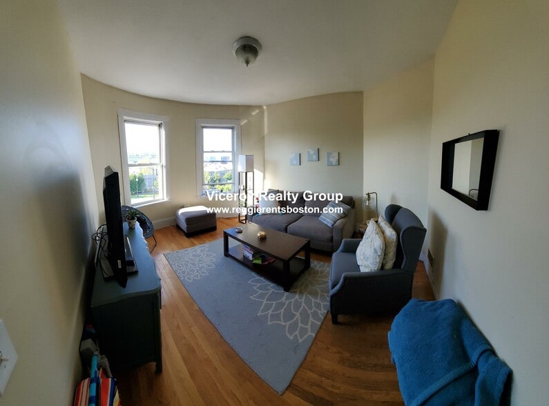 Building Photo - 861 E 1st St