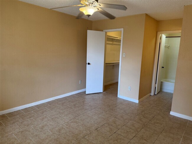 Building Photo - 2750 Holly Hall St