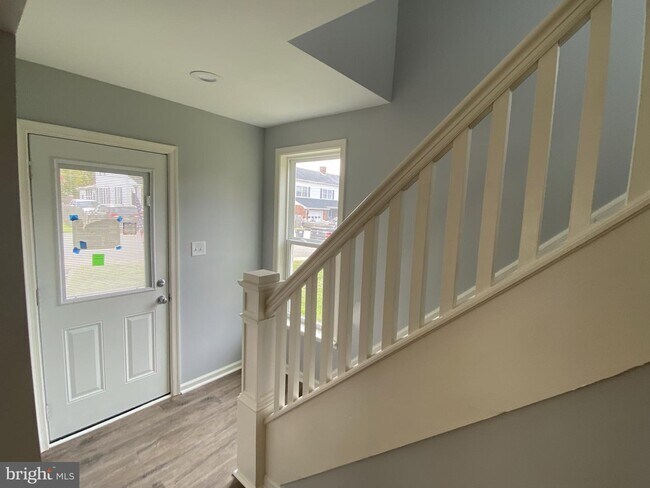 Building Photo - 2605 Maple Ave