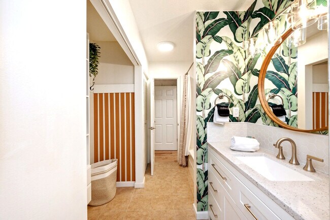 Building Photo - 4000 Gulf Terrace Dr