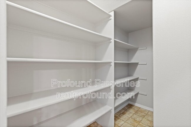 Building Photo - 2310 NW Roseburg Terrace