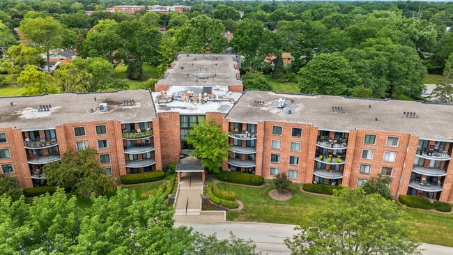 Building Photo - 1405 E Central Rd