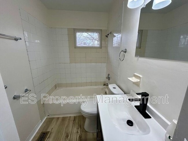 Building Photo - 4948 Patricia St