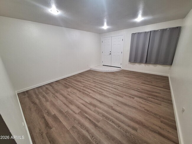 Building Photo - 2839 E Altadena Ave