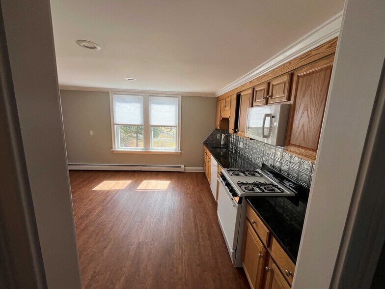 Building Photo - 1514 Straits Tpke