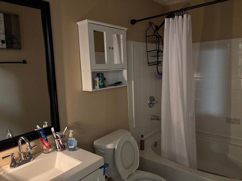 Primary Photo - 5104 Fairington Village Dr