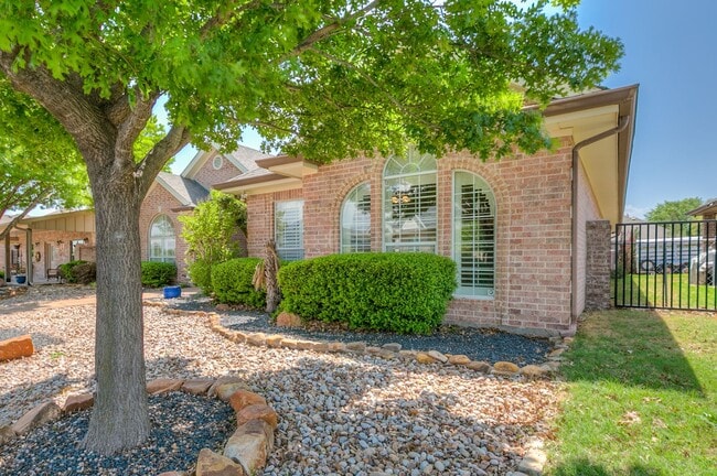 Building Photo - NOW AVAILABLE - Beautiful 3-Bedroom Home in the Southland Neighborhood!