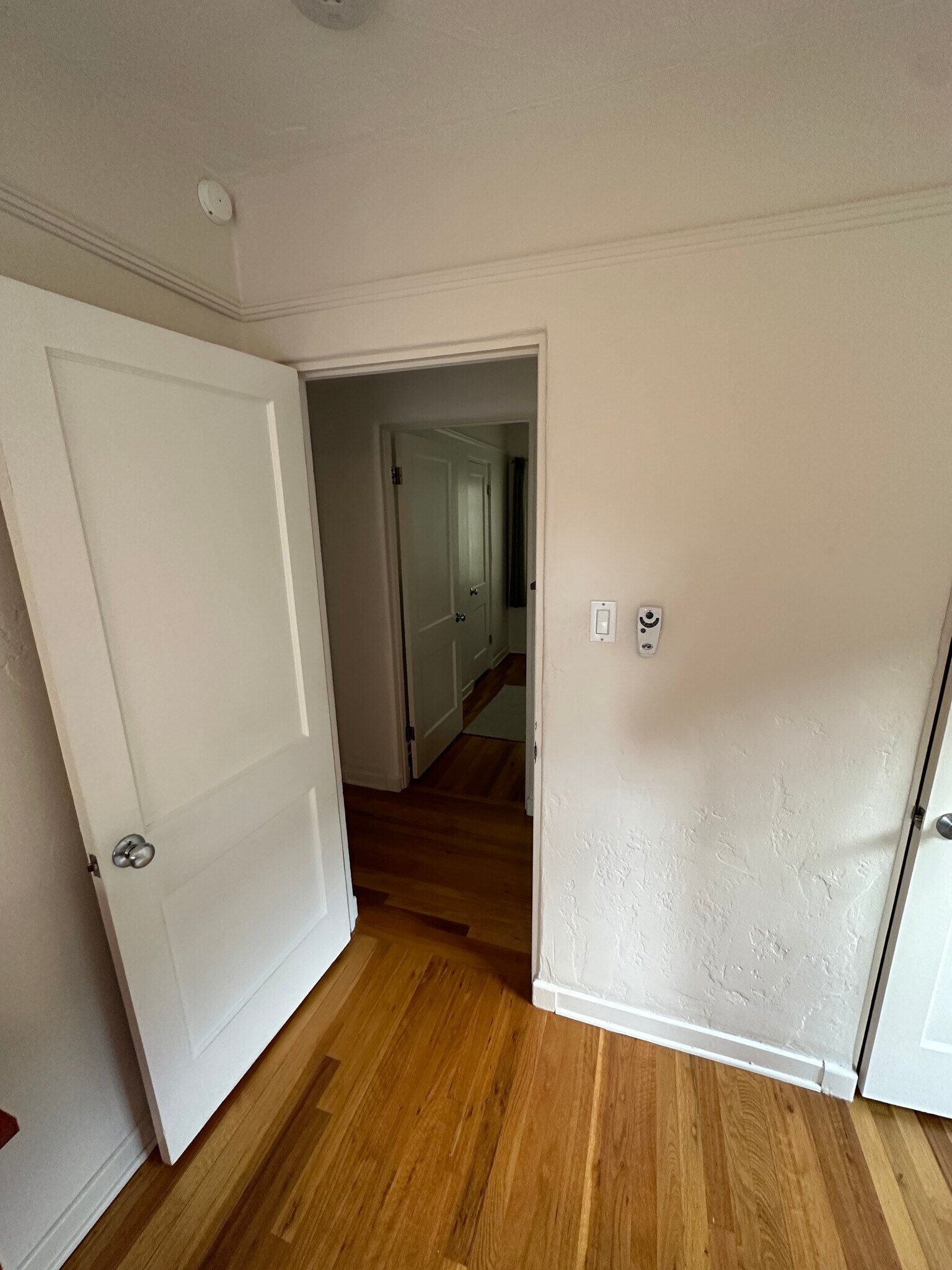 Building Photo - 732 Loma Vista Dr NE