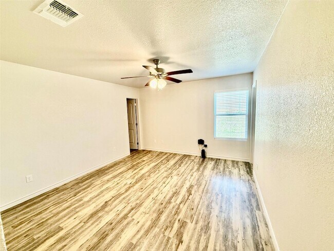 Building Photo - 209 Dolphin Dr