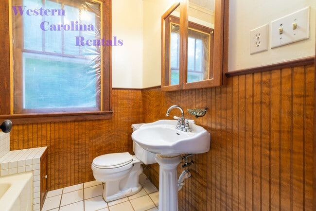 Building Photo - Historic House Looking over the beautiful Town of Sylva $1800