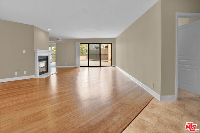 Building Photo - 1633 S Bentley Ave