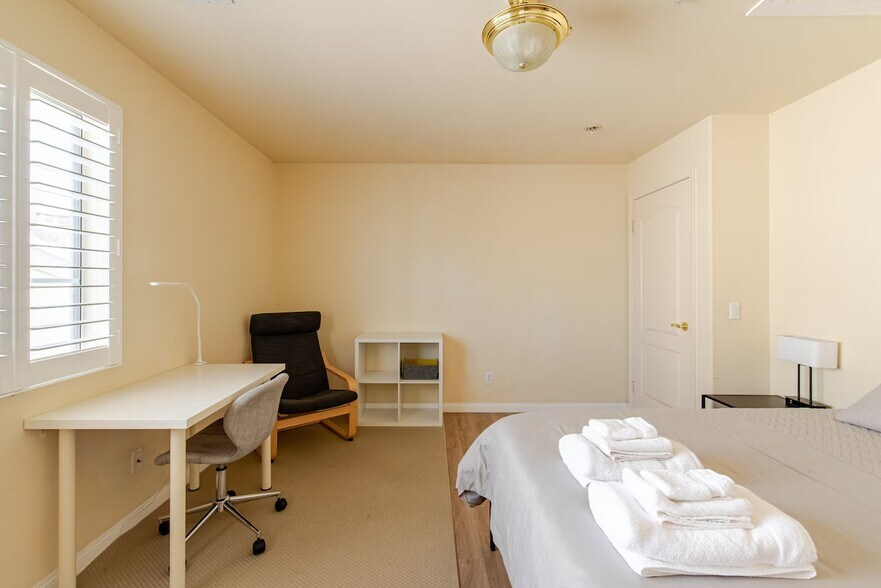 Building Photo - 199 N Lincoln Ave