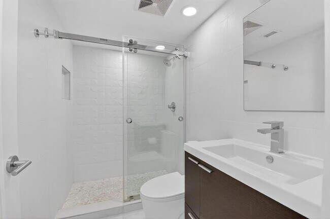 Building Photo - 3420 S Ocean Blvd