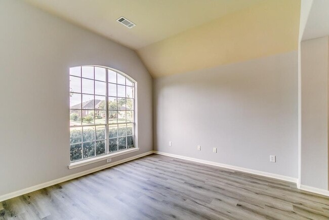 Building Photo - 16802 Village View Trail