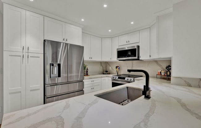 Building Photo - 750 State St