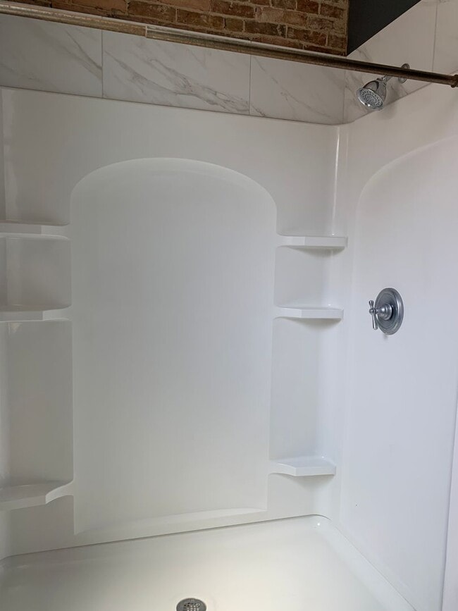 Building Photo - 2 Schonhardt St