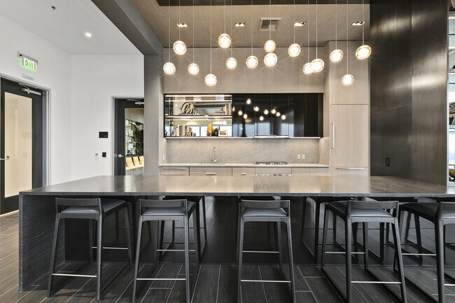 Building Photo - Nexus Condominium - 1 bedroom + den