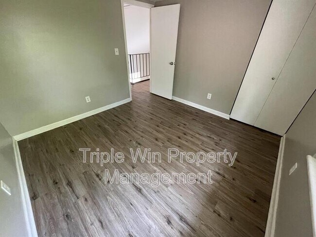 Building Photo - 411 Far Hill Dr