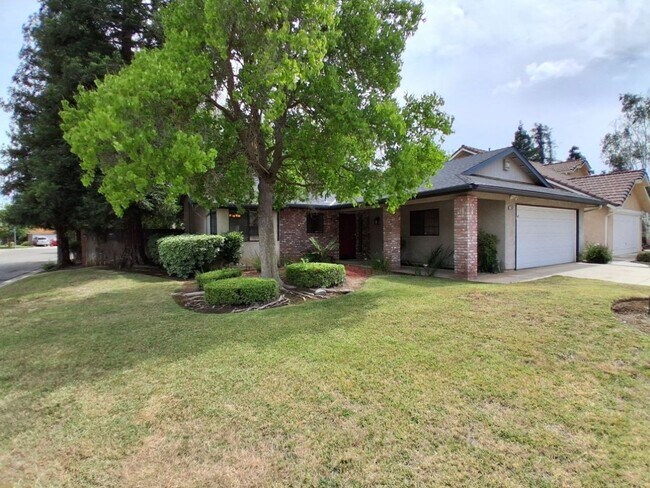 Building Photo - Charming Well-Maintained 3-Bed Fresno House!