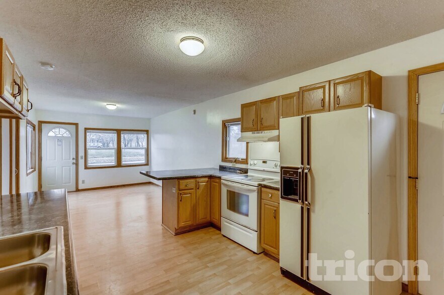 Building Photo - 2144 Sherwood Ave