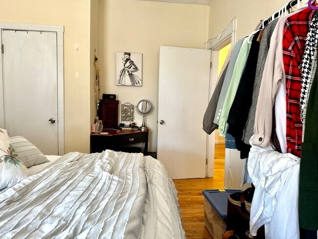 Building Photo - 108 Myrtle St